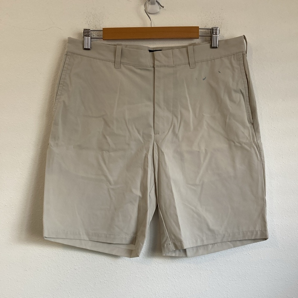 J Crew‎ 9" flex chino short Size 33 Tan